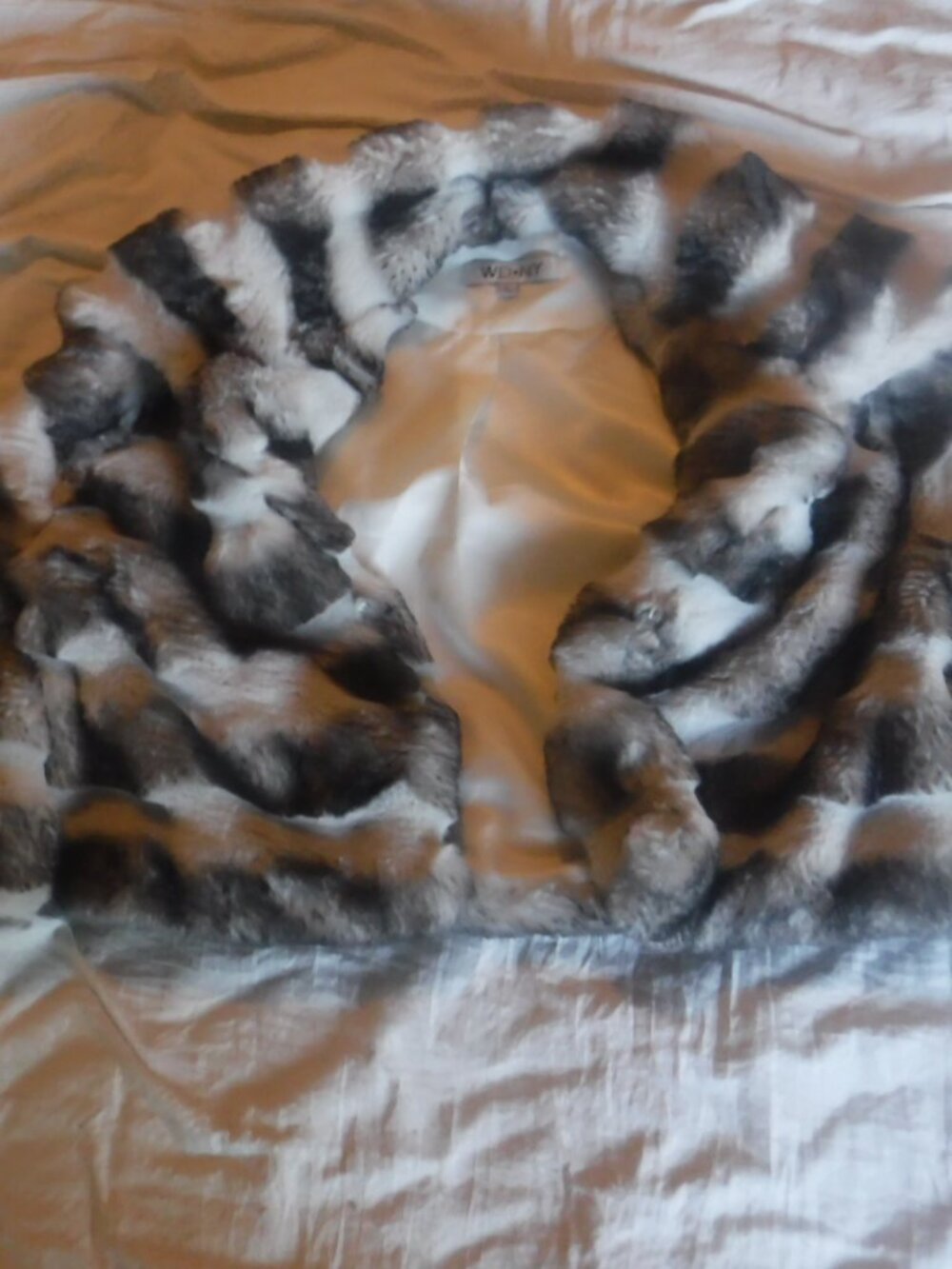 WD NY Womes Jacket Faux Fur Chincilla Design Jacket Womens Size Large Pre Owned